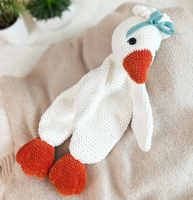 Goose Snuggler Crochet Pattern, Amigurumi Goose crochet pattern